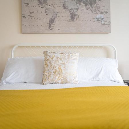 The Ella Fitzgerald - Modern 2 Bedroom Apartment, Super Close To City Centre คาร์ดิฟฟ์ ภายนอก รูปภาพ