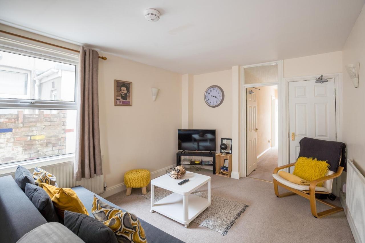 The Ella Fitzgerald - Modern 2 Bedroom Apartment, Super Close To City Centre คาร์ดิฟฟ์ ภายนอก รูปภาพ