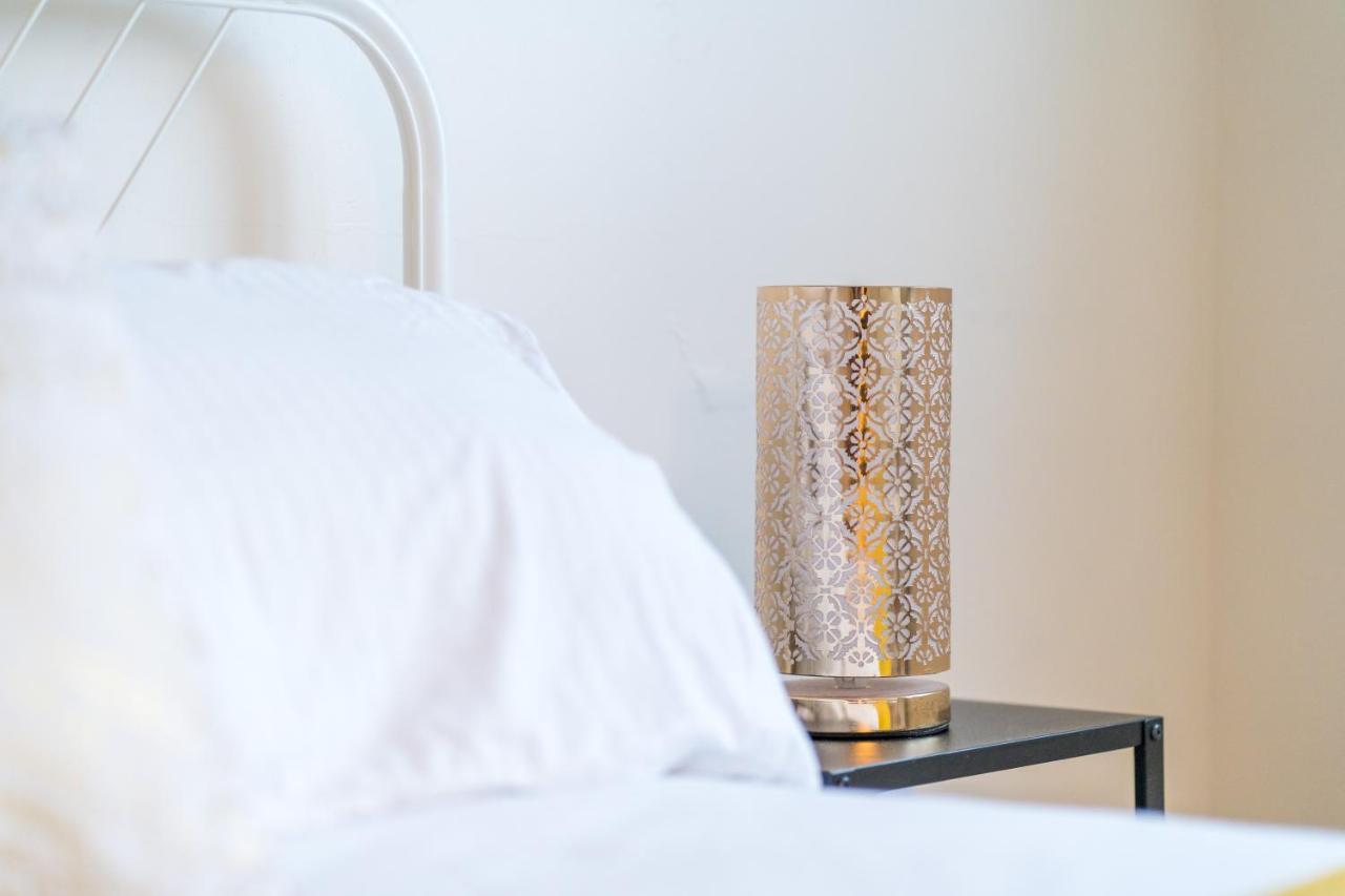 The Ella Fitzgerald - Modern 2 Bedroom Apartment, Super Close To City Centre คาร์ดิฟฟ์ ภายนอก รูปภาพ