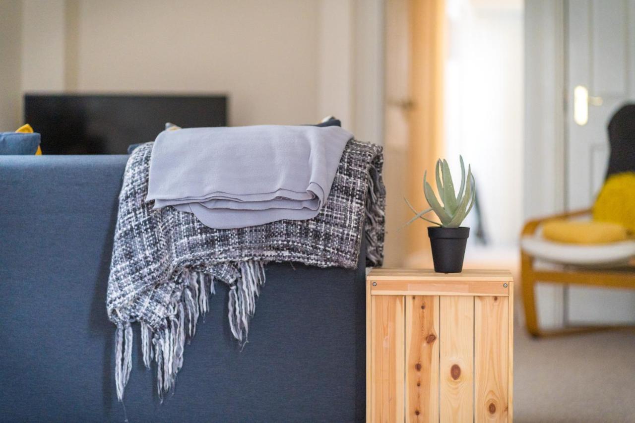 The Ella Fitzgerald - Modern 2 Bedroom Apartment, Super Close To City Centre คาร์ดิฟฟ์ ภายนอก รูปภาพ