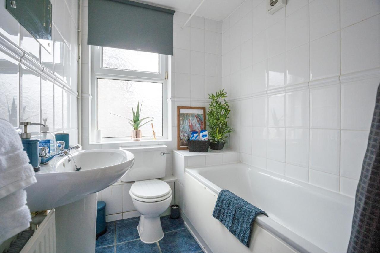 The Ella Fitzgerald - Modern 2 Bedroom Apartment, Super Close To City Centre คาร์ดิฟฟ์ ภายนอก รูปภาพ